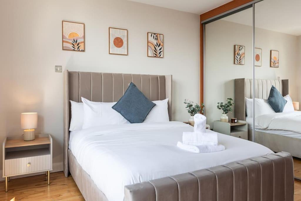 Modern Penthouse Apartment 2 Bed, 2 Bath Sleeps 6 City Centre Belfast Bagian luar foto