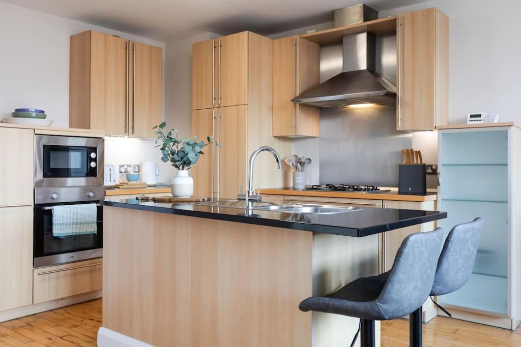 Modern Penthouse Apartment 2 Bed, 2 Bath Sleeps 6 City Centre Belfast Bagian luar foto