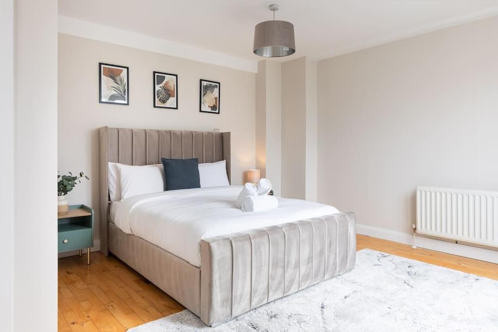 Modern Penthouse Apartment 2 Bed, 2 Bath Sleeps 6 City Centre Belfast Bagian luar foto