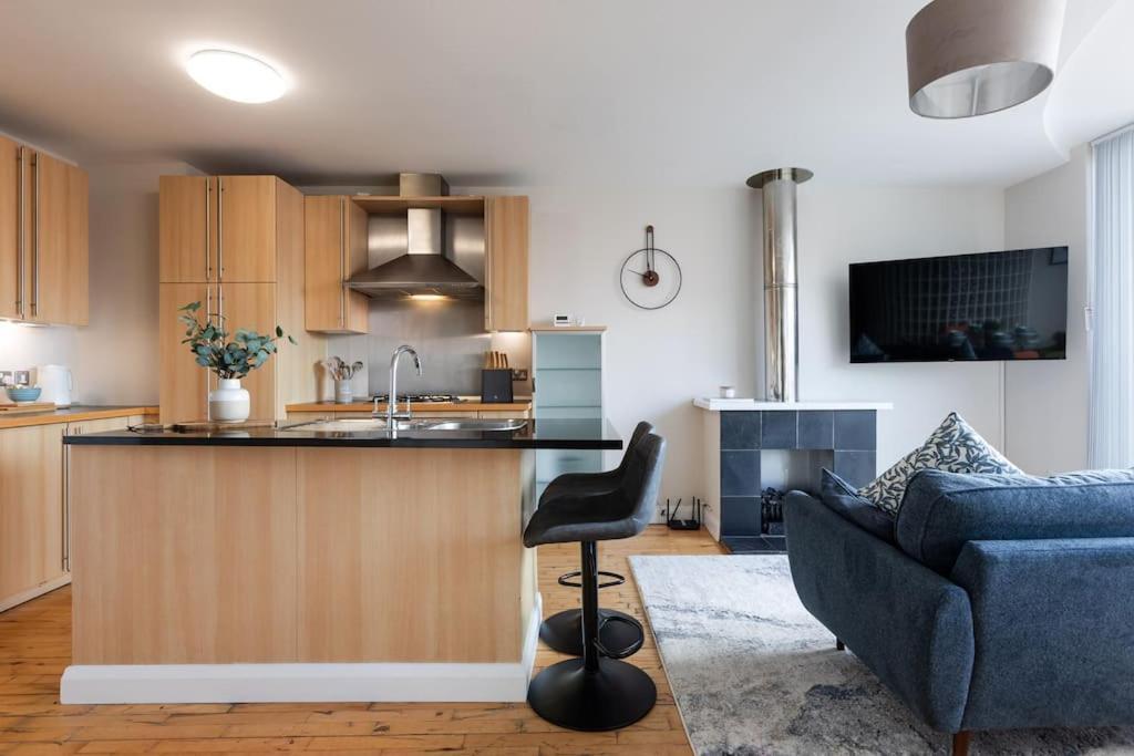 Modern Penthouse Apartment 2 Bed, 2 Bath Sleeps 6 City Centre Belfast Bagian luar foto